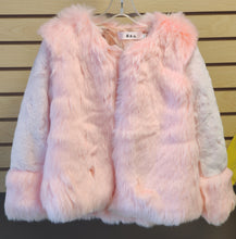 Load image into Gallery viewer, Faux Fur coat
