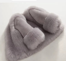 Load image into Gallery viewer, Faux Fur coat
